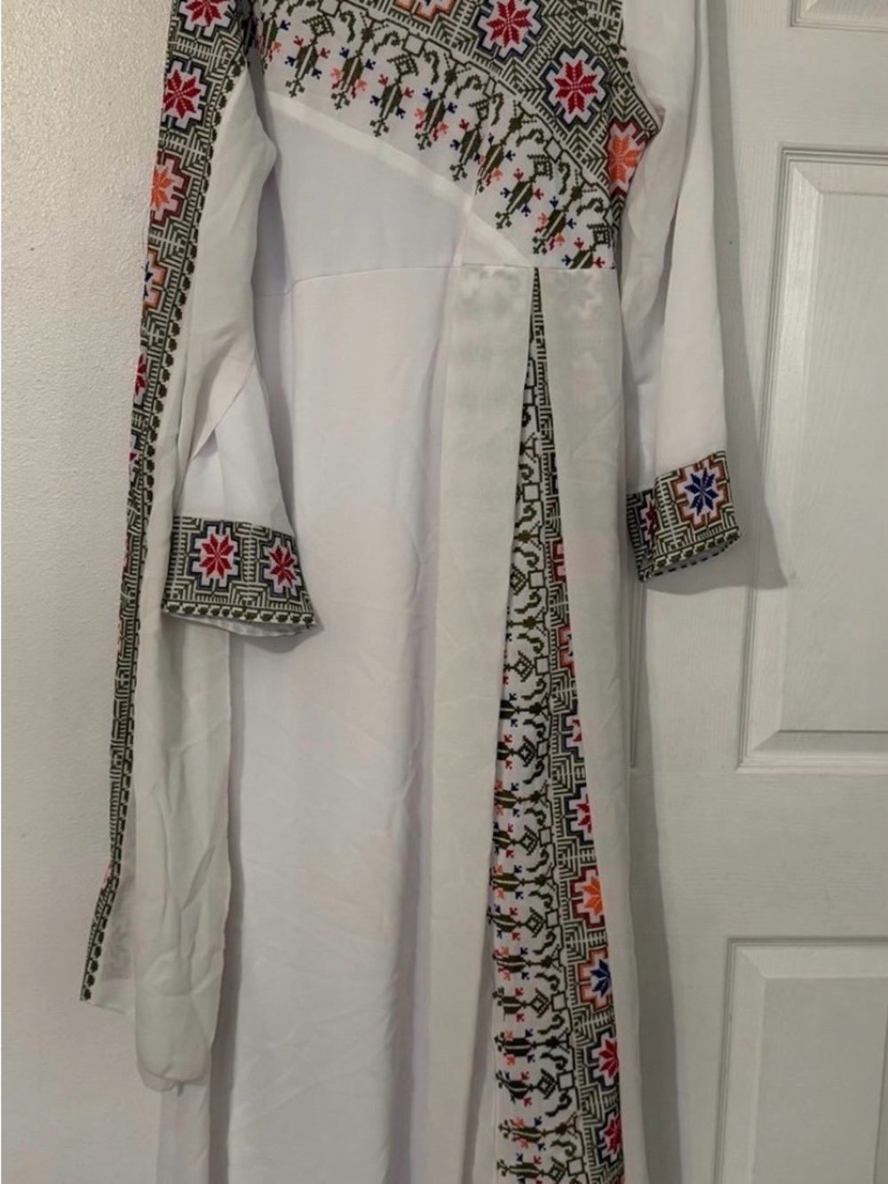 White Embroidered Maxi abaya for teen , size xs